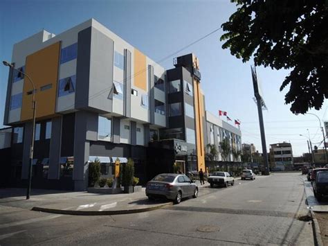 Hoteles cerca de MegaPlaza, Lima .